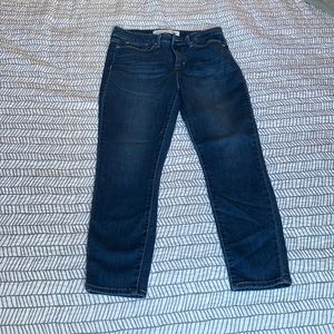 Signature Levi Strauss skinny crop jeans. Size 4